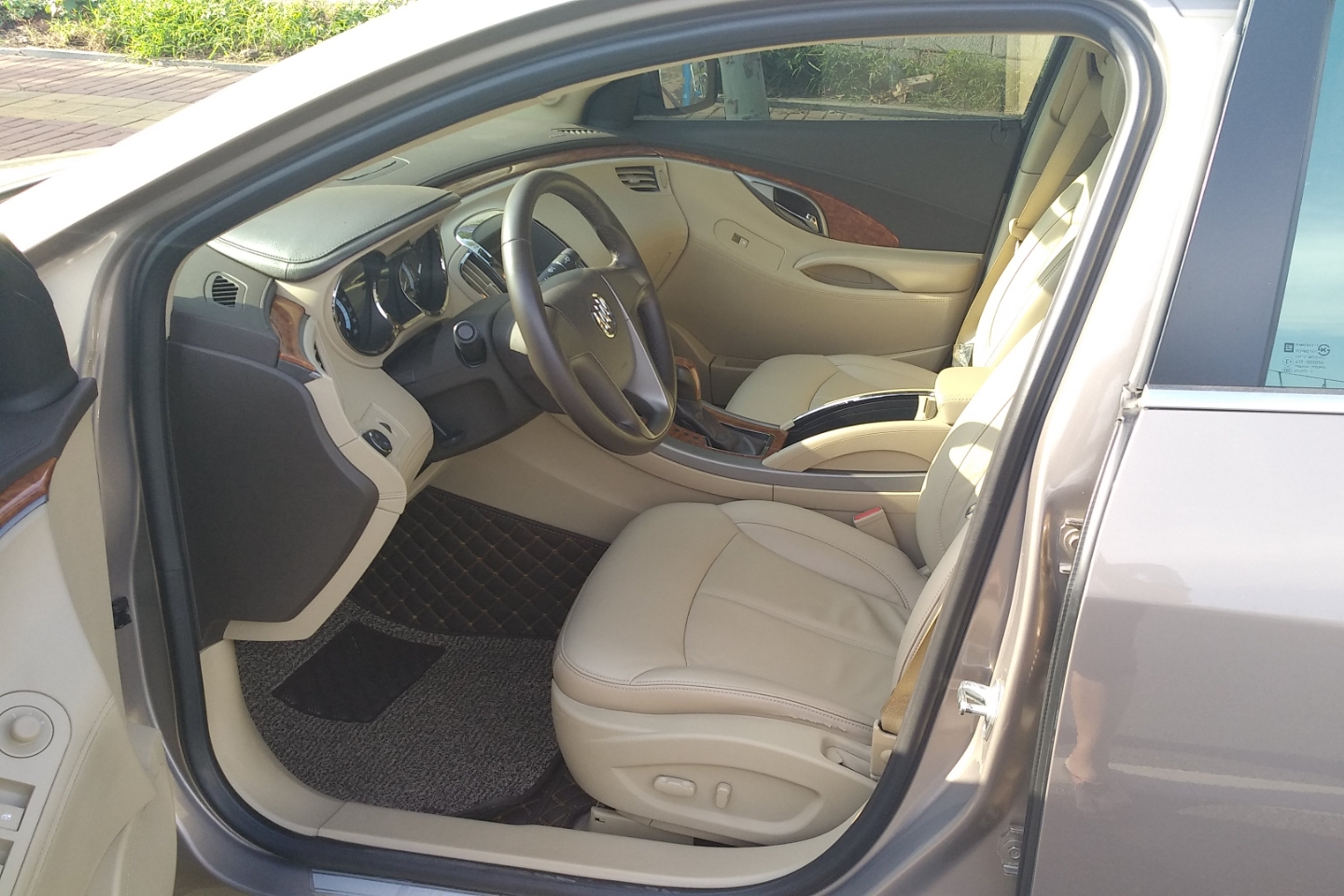 别克-君越 2011款 2.4l sidi雅致版