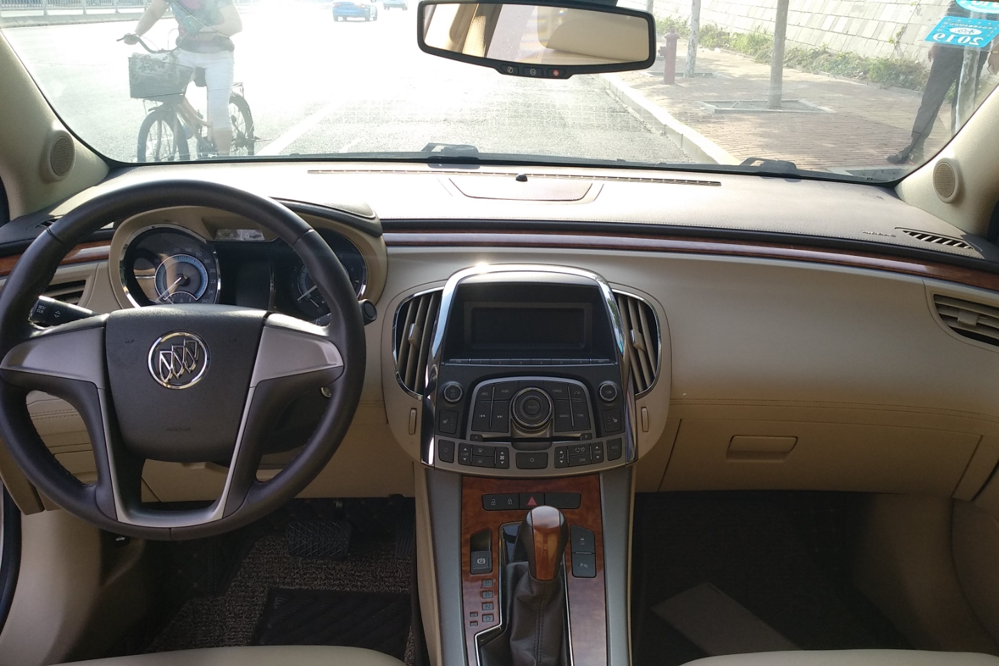 别克-君越 2011款 2.4l sidi雅致版